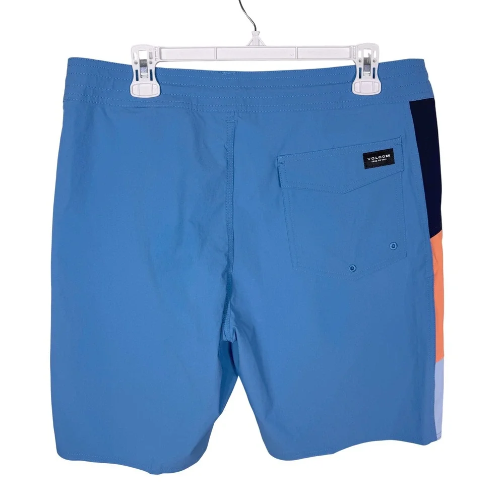 Volcom 	•	size casual